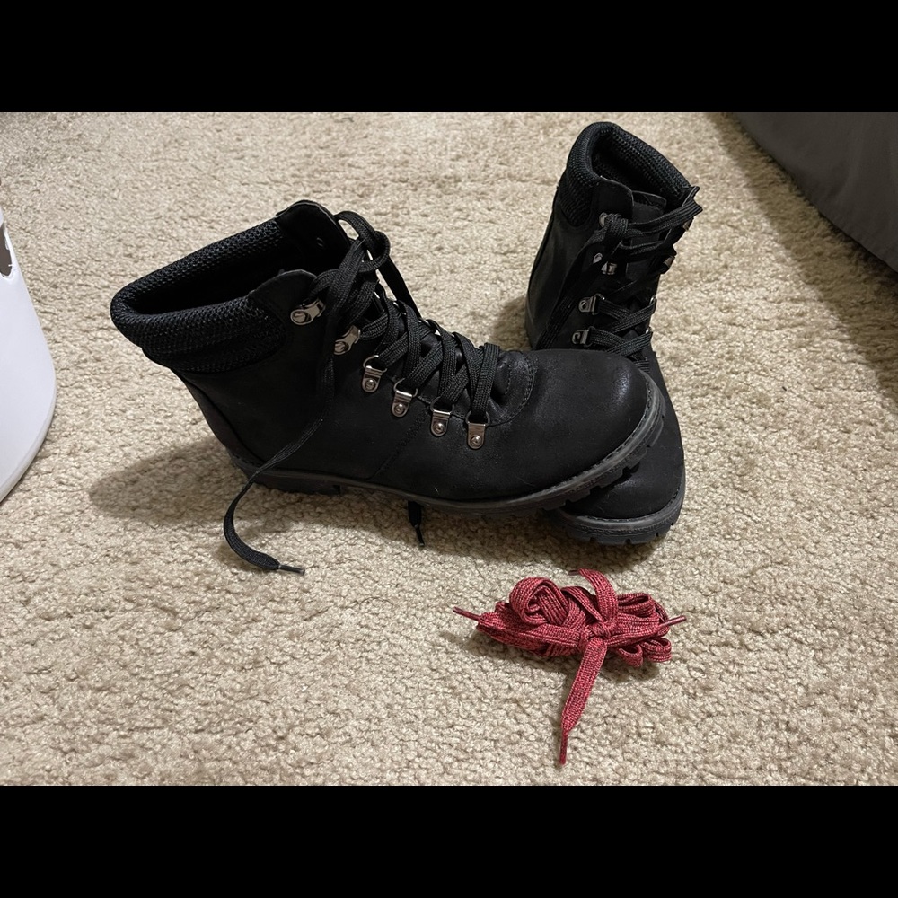 Women’s Black Sonoma combat boots size 9.5